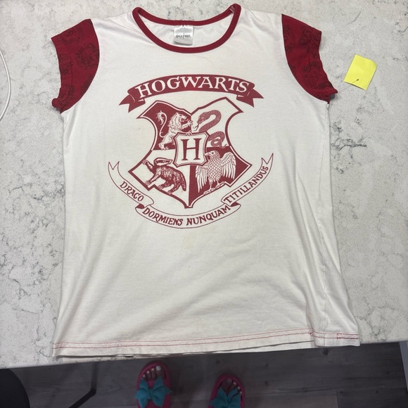 Hogwarts Kids Shirt - Red and White - Picture 1 of 3